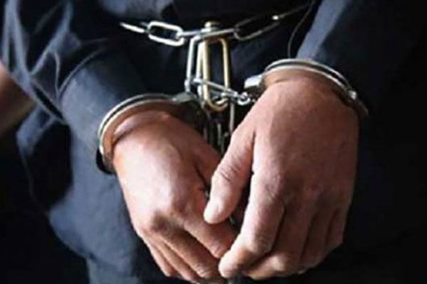 ক্রেতা সেজে ইয়াবা পাচারকারীকে ধরলো পুলিশ