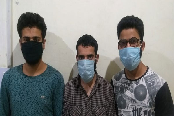 কাশ্মীরে জঙ্গিদের ৩ সহযোগী গ্রেফতার