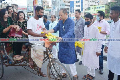 বরিশালে ঈদ উপলক্ষে কর্মহীনদের
মাঝে উন্নতমানের খাবার বিতরণ যুবদলের