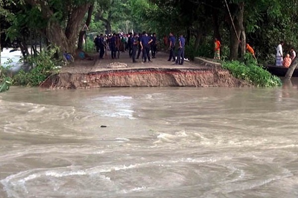 তিতাস নদীর পানি এখনও বিপৎসীমার উপরে