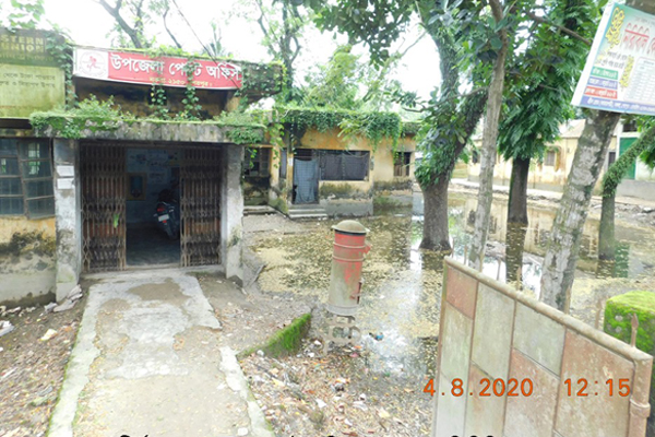 পোস্ট অফিসের বেহাল দশা, ছাদের ভিম ভেঙে আহত ২