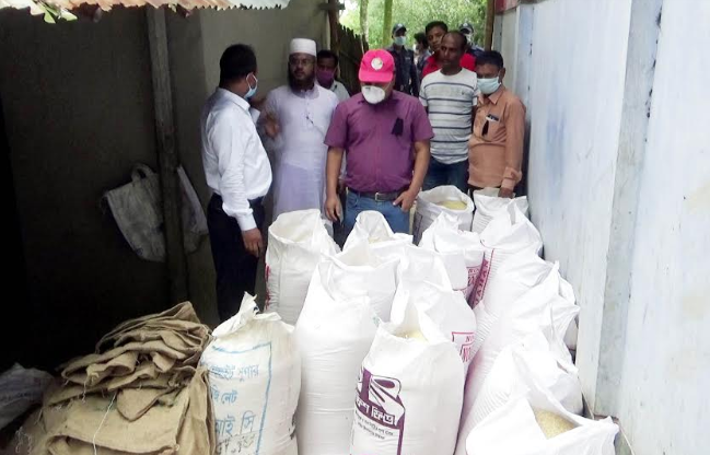 নওগাঁয় ১০০ বস্তা ভিজিডির চাল উদ্ধার