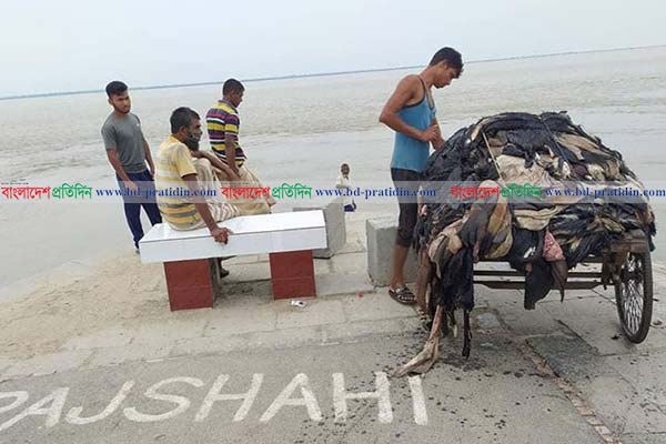 রাজশাহীতে নদীতে চামড়া ফেলে দেওয়া ব্যবসায়ীর নামে মামলার প্রস্তুতি