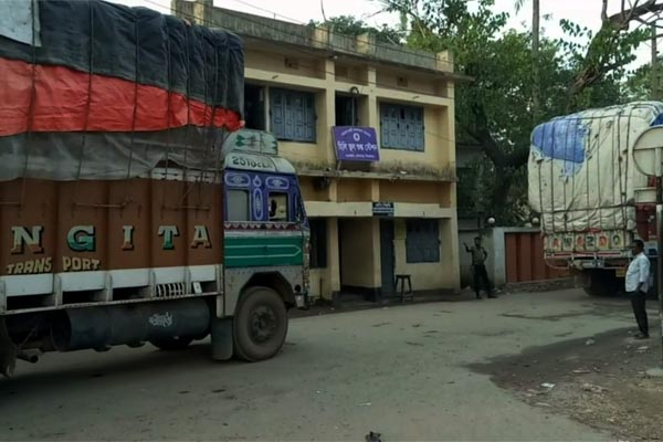 ছুটি শেষে হিলি স্থলবন্দর চালু