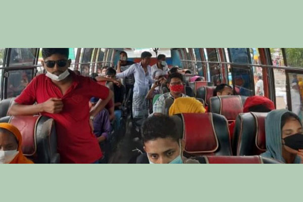 নাটোরে মানা হচ্ছে না স্বাস্থ্যবিধি, বাড়ছে করোনা সংক্রমণের ঝুঁকি