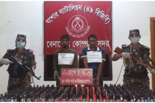 বেনাপোল সীমান্তে ফেন্সিডিলসহ দুই মাদক ব্যবসায়ী আটক
