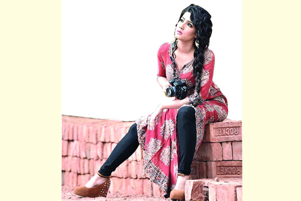 অন্য এক মাহী