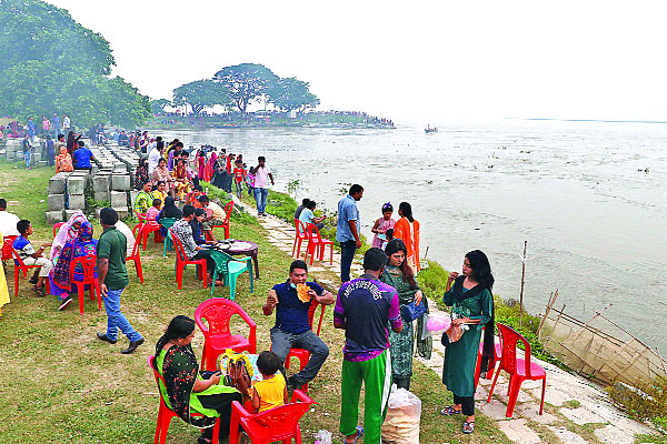 মুখরিত পদ্মাপাড়