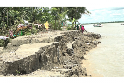 দুই নদীর ভাঙনে দিশেহারা বরিশাল সদরের ৬ এলাকায় বাসিন্দারা