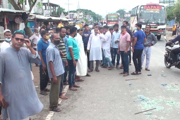 বরিশালে বাস ভাঙচুর : আড়াই ঘণ্টা পর ৬ জেলার যান চলাচল স্বাভাবিক