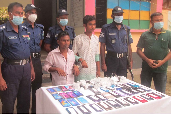 বগুড়ায় ৩৭টি চোরাই মোবাইল ফোন উদ্ধার, গ্রেফতার ২ 