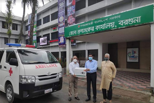 বরগুনা হাসপাতালে অ্যাম্বুলেন্স-ন্যাজাল ক্যানোলা মেশিন হস্তান্তর