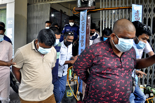 অনৈতিক কাজের অভিযোগে দিনাজপুর জেলা পরিষদের প্যানেল চেয়ারম্যান আটক
