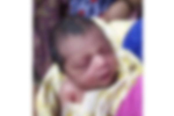 ৯৯৯-এ ফোন পেয়ে কলার বাগান থেকে নবজাতক উদ্ধার করলো পুলিশ