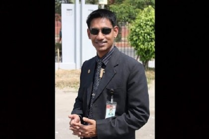 সিনহার ক্যামেরা ল্যাপটপ কোথায়?