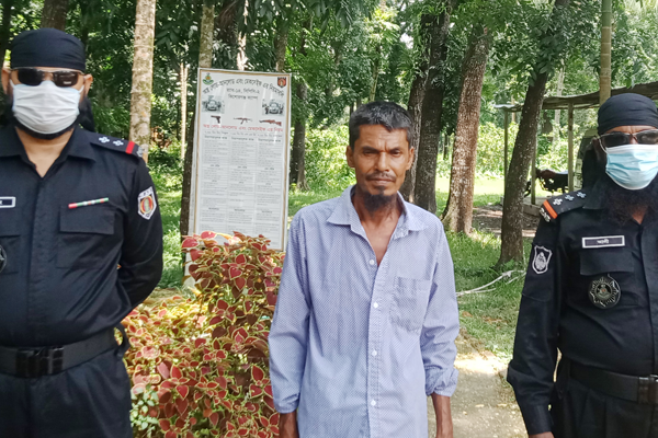কিশোরগঞ্জে মাদক ব্যবসায়ী আটক

