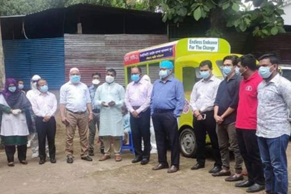 চট্টগ্রামে করোনার নমুনা সংগ্রহে ভ্রাম্যমাণ বুথ

