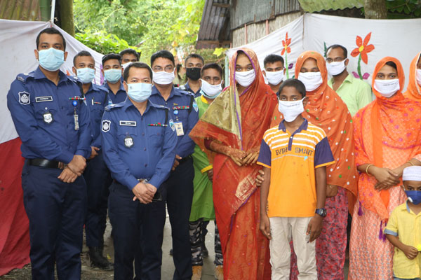 মৃত পুুলিশ সদস্যের মেয়ের বিয়ে দিলেন পুলিশ সুপার