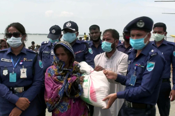 মানিকগঞ্জের চরাঞ্চলে বসুন্ধরা গ্রুপের খাদ্য সহায়তা অব্যাহত 