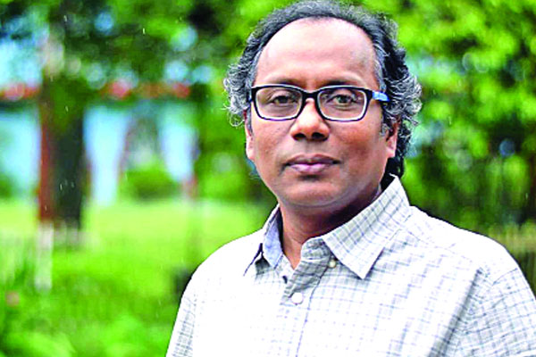 উদ্ভট কর্মকাণ্ড চলছেই