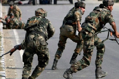 পুলওয়ামায় গোলাগুলিতে ভারতীয় সেনাসহ দু'জন নিহত