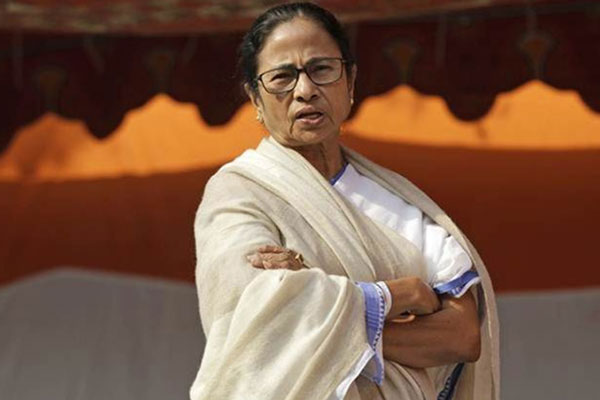 করোনা নিয়ে ফের কবিতা লিখলেন মমতা

