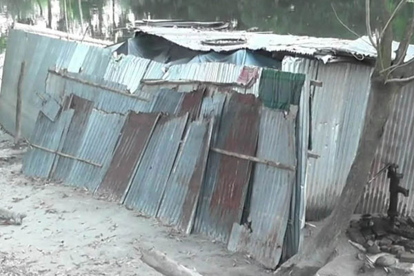 কুড়িগ্রামে সরকারি সহায়তার আশায় বন্যায় ক্ষতিগ্রস্তরা 

