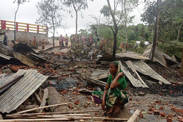 মাদারীপুরে তুচ্ছ ঘটনায় দুই ইউনিয়নবাসীর সংঘর্ষ, আহত ৩৫ 