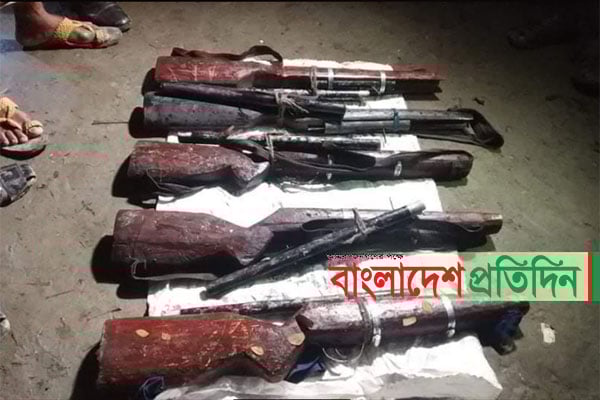 পাথরঘাটায় ৫ অস্ত্রসহ জলদস্যু আটক