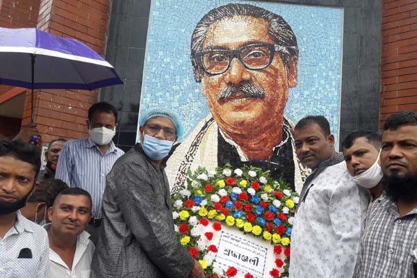 নোয়াখালীতে জাতীয় শোক দিবস উপলক্ষে বঙ্গবন্ধুর ম্যুরাল উদ্বোধন 