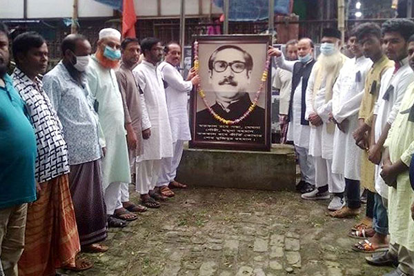 গভীর শ্রদ্ধায় গুরুদাসপুরে জাতীয় শোক দিবস পালিত