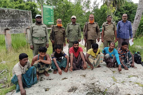 সুন্দরবন থেকে ৭ হরিণ শিকারি আটক