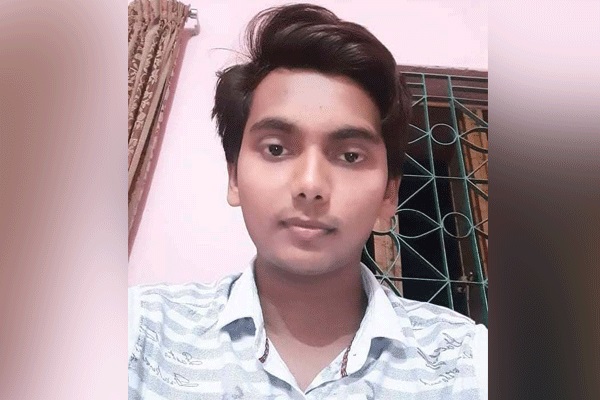 কৃষকলীগ নেতার বাড়ি থেকে কলেজ ছাত্রের লাশ উদ্ধার