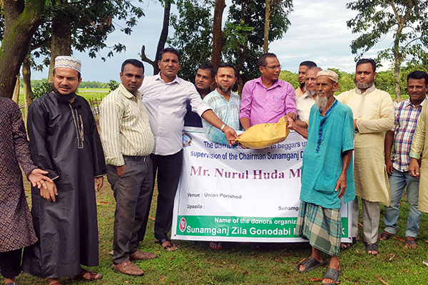 সুনামগঞ্জে বন্যার্তদের মাঝে খাদ্য সহায়তা