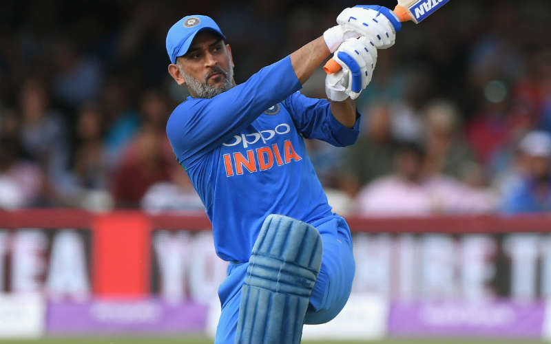 আন্তর্জাতিক ক্রিকেট থেকে অবসর নিলেন ধোনি