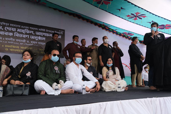 এফডিসিতে বঙ্গবন্ধুর প্রতিকৃতিতে চলচ্চিত্র শিল্পীদের শ্রদ্ধা