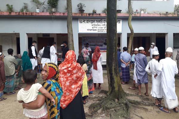কালিয়াকৈরে বন্যার্তদের মাঝে বিনামূল্যে চিকিৎসা প্রদান