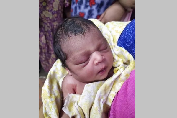 নেত্রকোনায় উদ্ধার হওয়া শিশুর দায়িত্ব নিতে দম্পতিদের আবেদন