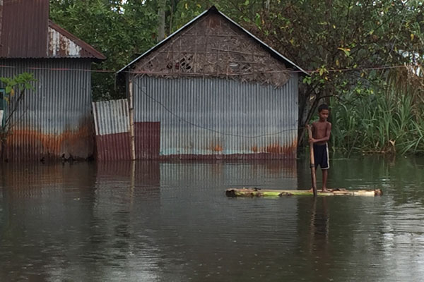 সিরাজগঞ্জে বন্যার্তরা দুর্ভোগে