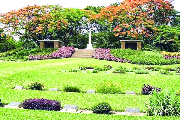 সবুজ পাহাড়ে ময়নামতি ওয়্যার সিমেট্রি