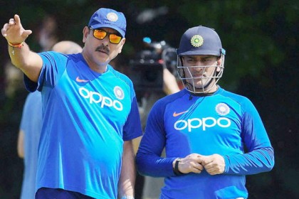 ক্রিকেটের সংজ্ঞাটাই বদলে দিয়েছেন ধোনি: শাস্ত্রী