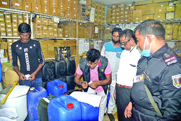 টিকাটুলীর আবাসিক ভবনে বিস্ফোরকের গোডাউন!