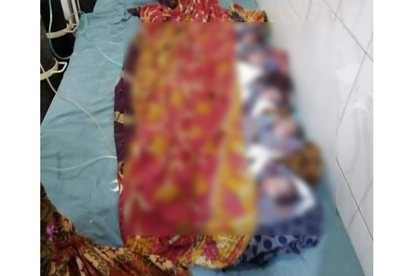 পাঁচ সন্তান প্রসবকারী নারী চিকিৎসা নিচ্ছেন ফ্লোরে! 