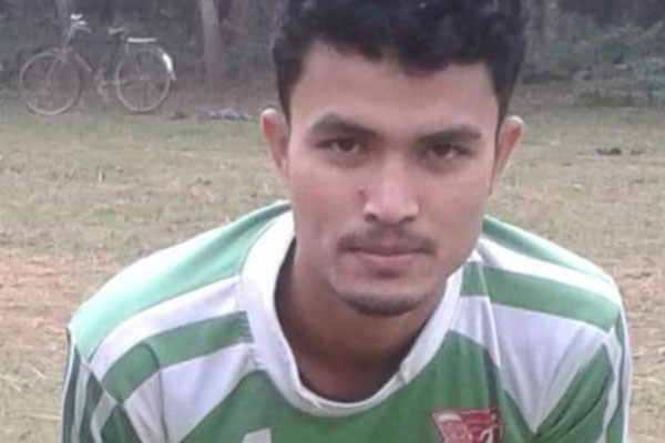 টাকার অভাবে চিকিৎসা বন্ধ ফুটবল খেলোয়াড়ের 