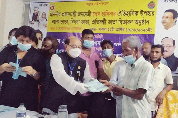 মোরেলগঞ্জে অসচ্ছল পরিবারে সরকারি ভাতা বিতরণ