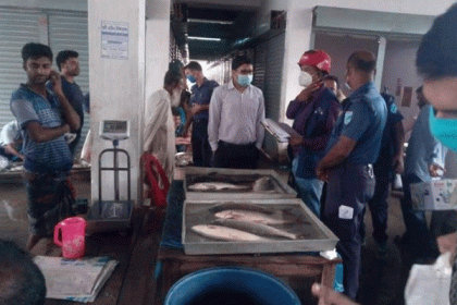 বোয়ালমারীতে স্বাস্থ্যবিধি না মানায় ৫ ব্যবসায়ীকে জরিমানা