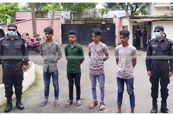 মুক্তিপণ নিতে এসে র‌্যাবের হাতে ধরা চার অপহরণকারী
