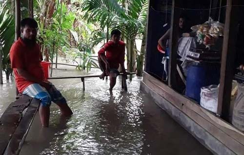 বরিশালের বিভিন্ন নদীর পানি বিপদসীমার উপরে, দুর্ভোগ