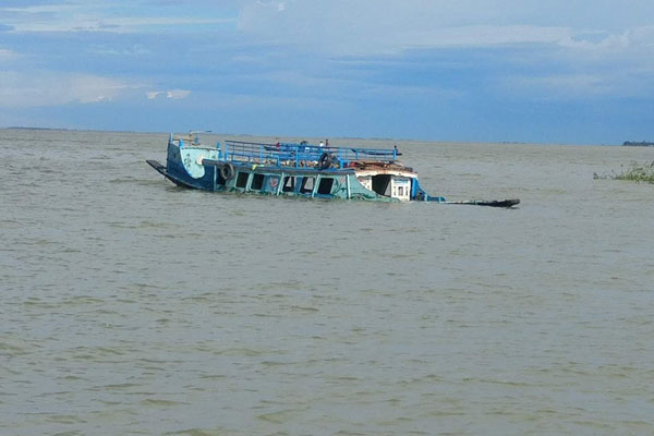 যাত্রী বোঝাইয়ের অভিযোগ পায়নি তদন্ত কমিটি, প্রতিবেদন প্রকাশে টালবাহানা

