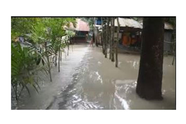 ঝালকাঠিতে প্রবল বর্ষণে ঘরবাড়ি প্লাবিত